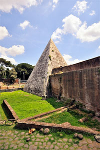 Monuments in Rome: Caio Cestia's Pyramid